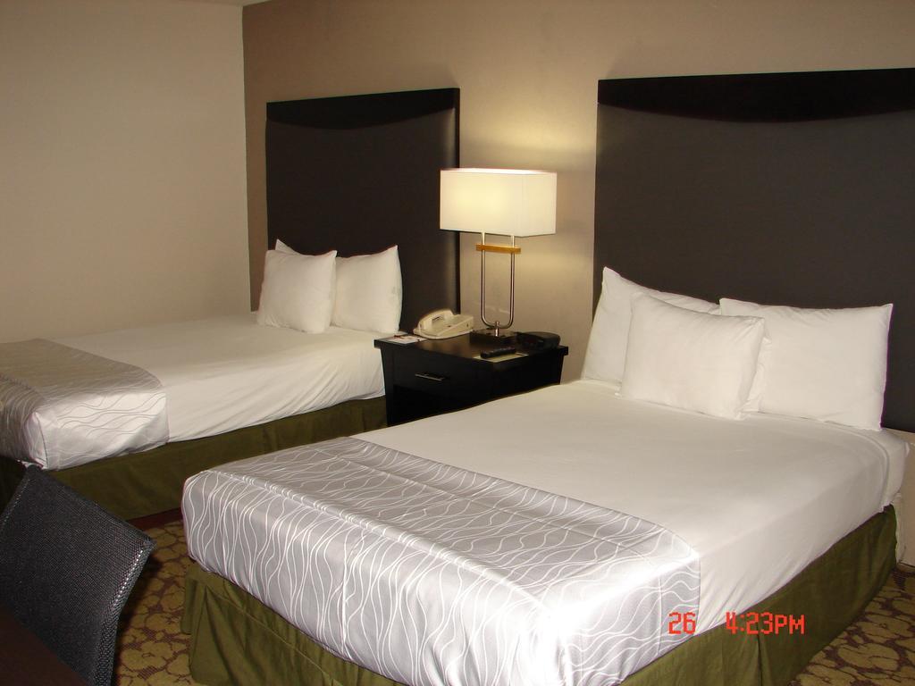Hotel Ramada Plaza By Wyndham Charlotte South End Airport Extérieur photo