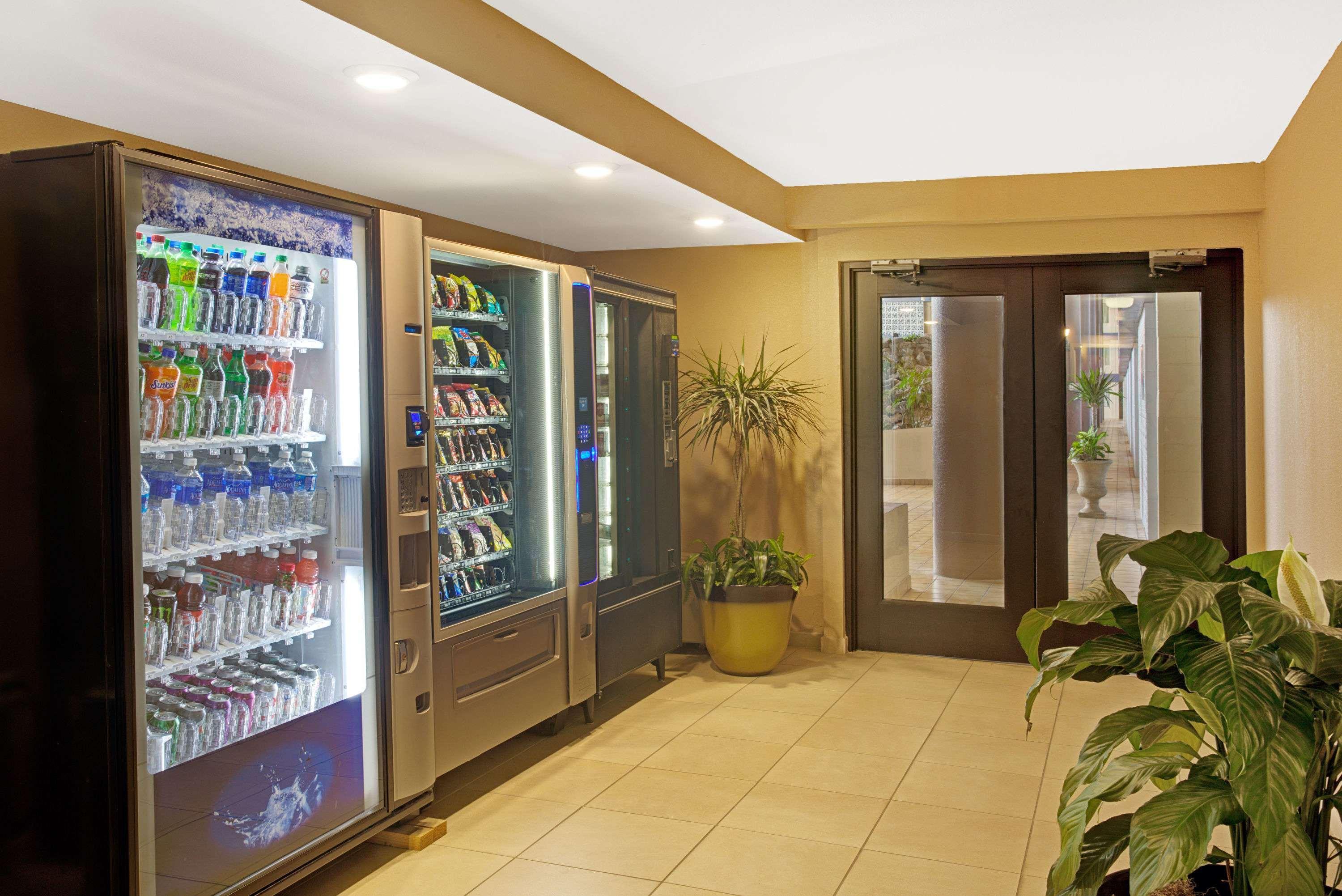 Hotel Ramada Plaza By Wyndham Charlotte South End Airport Extérieur photo