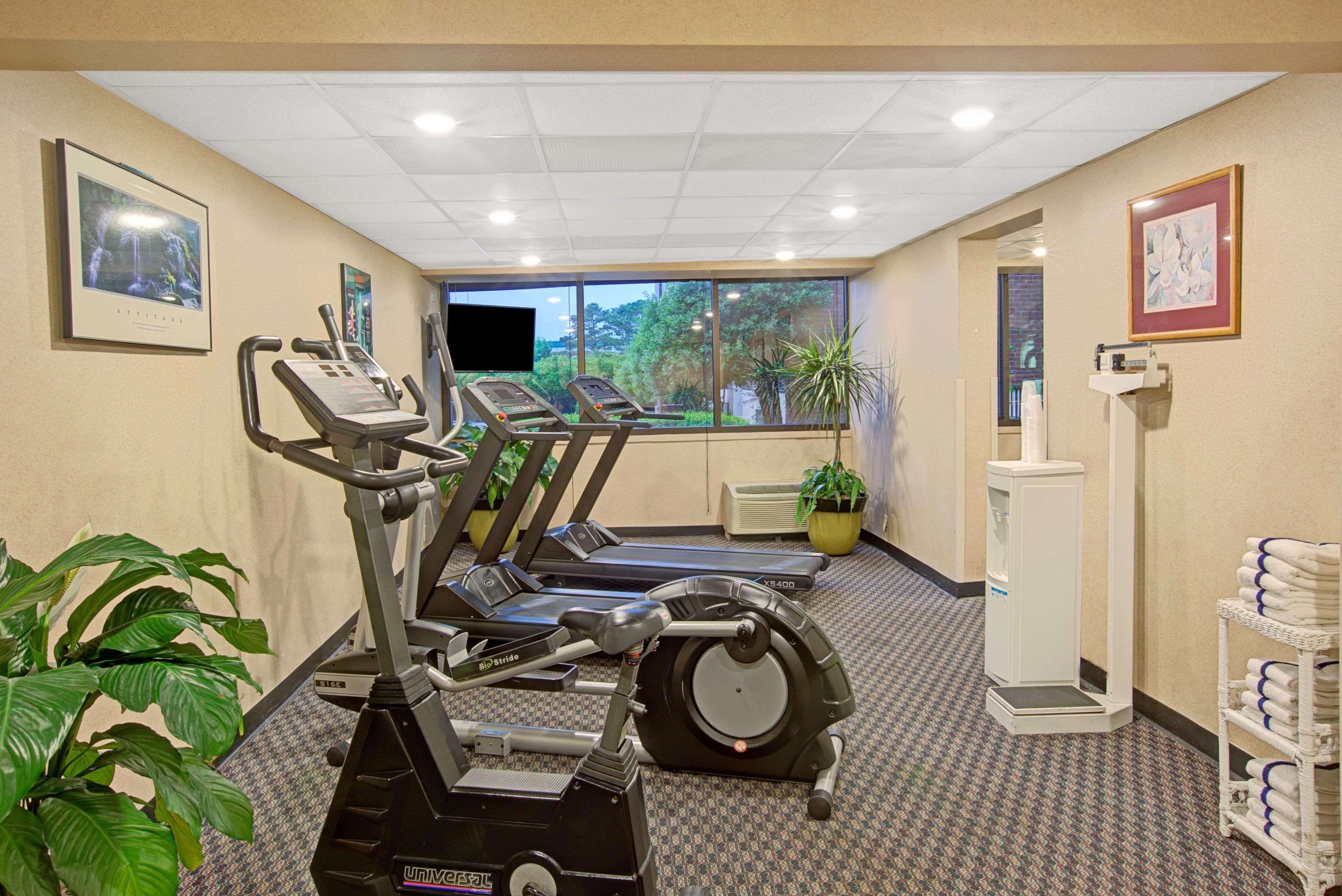 Hotel Ramada Plaza By Wyndham Charlotte South End Airport Extérieur photo