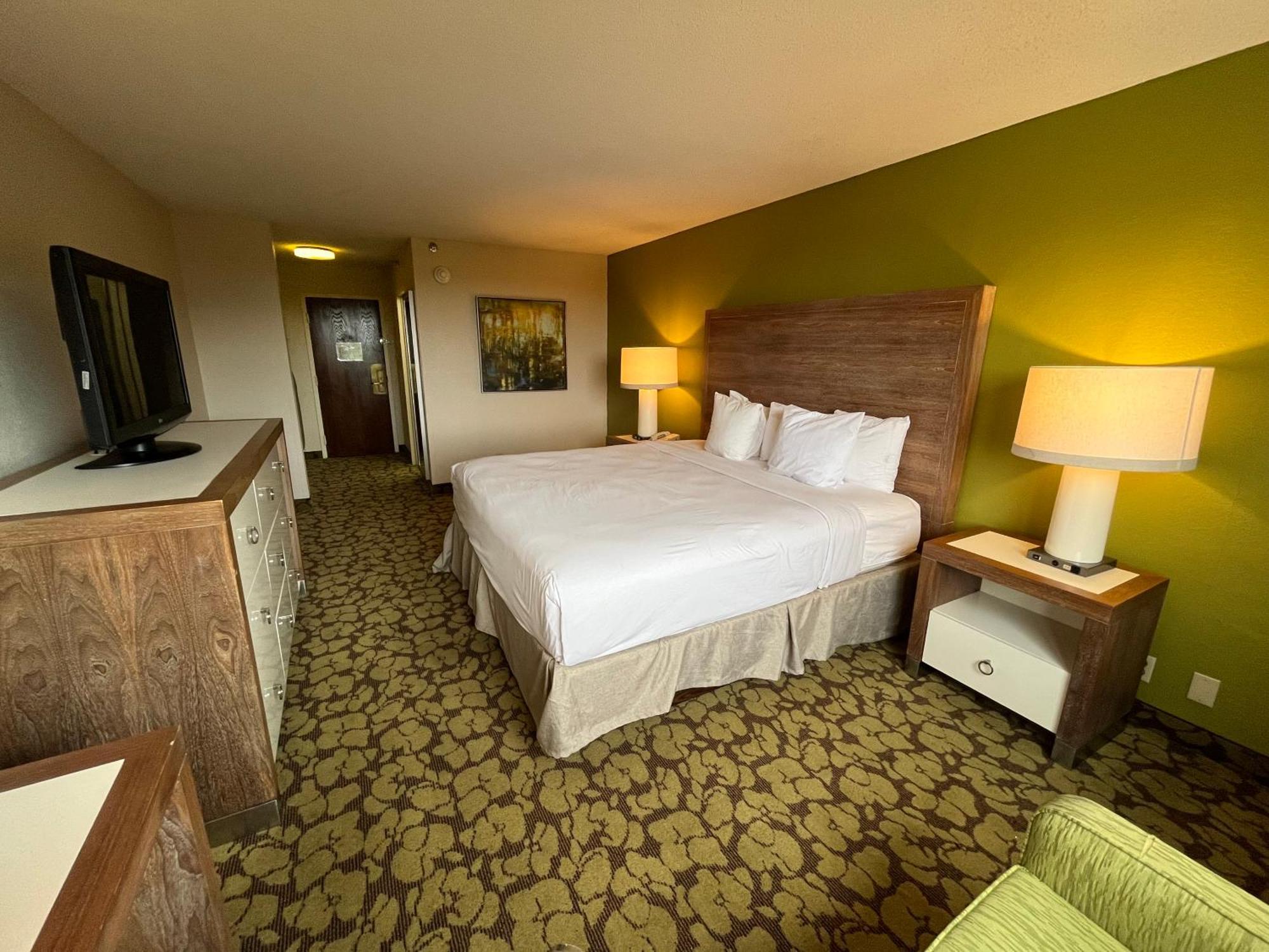 Hotel Ramada Plaza By Wyndham Charlotte South End Airport Extérieur photo