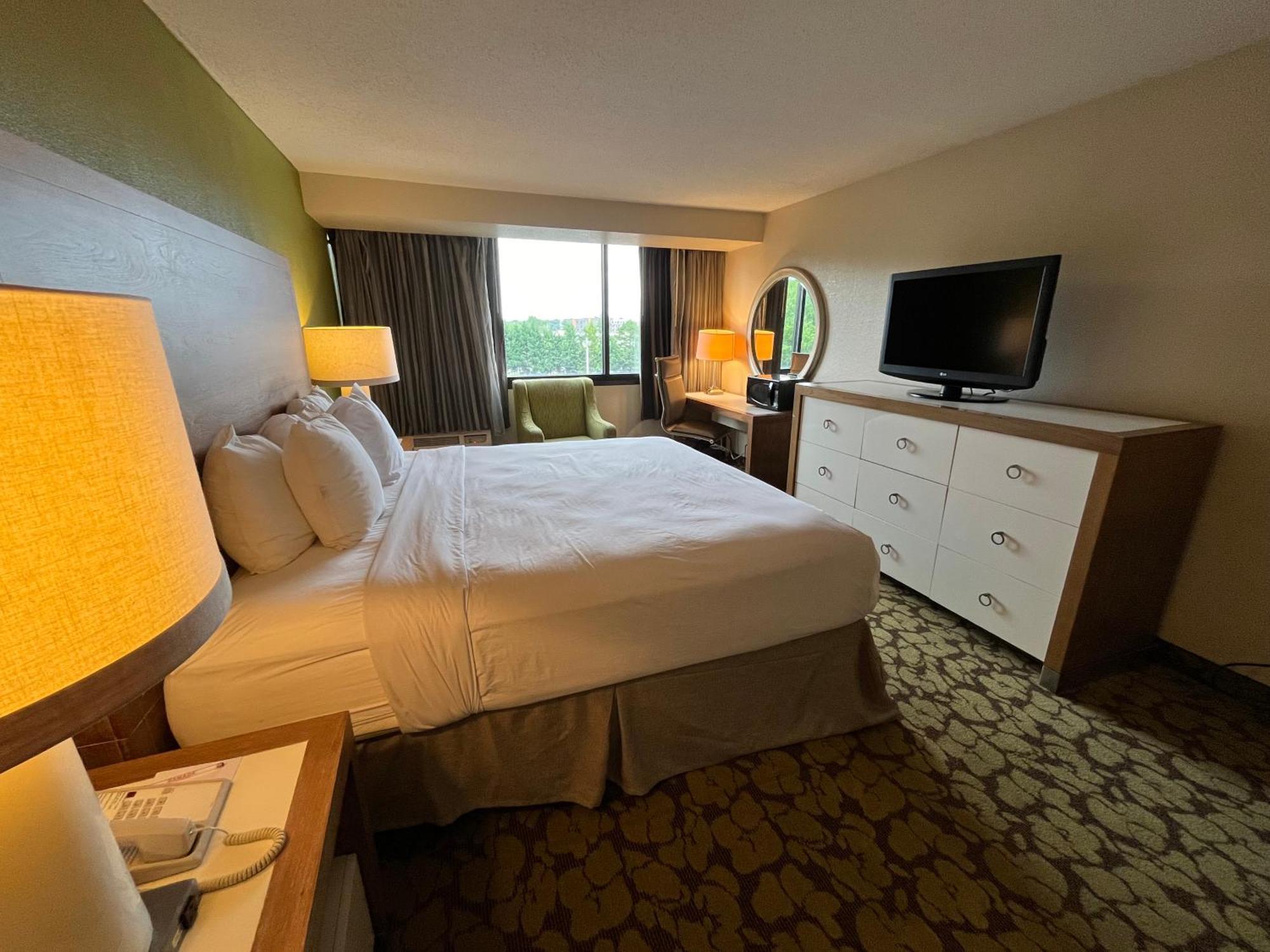 Hotel Ramada Plaza By Wyndham Charlotte South End Airport Extérieur photo