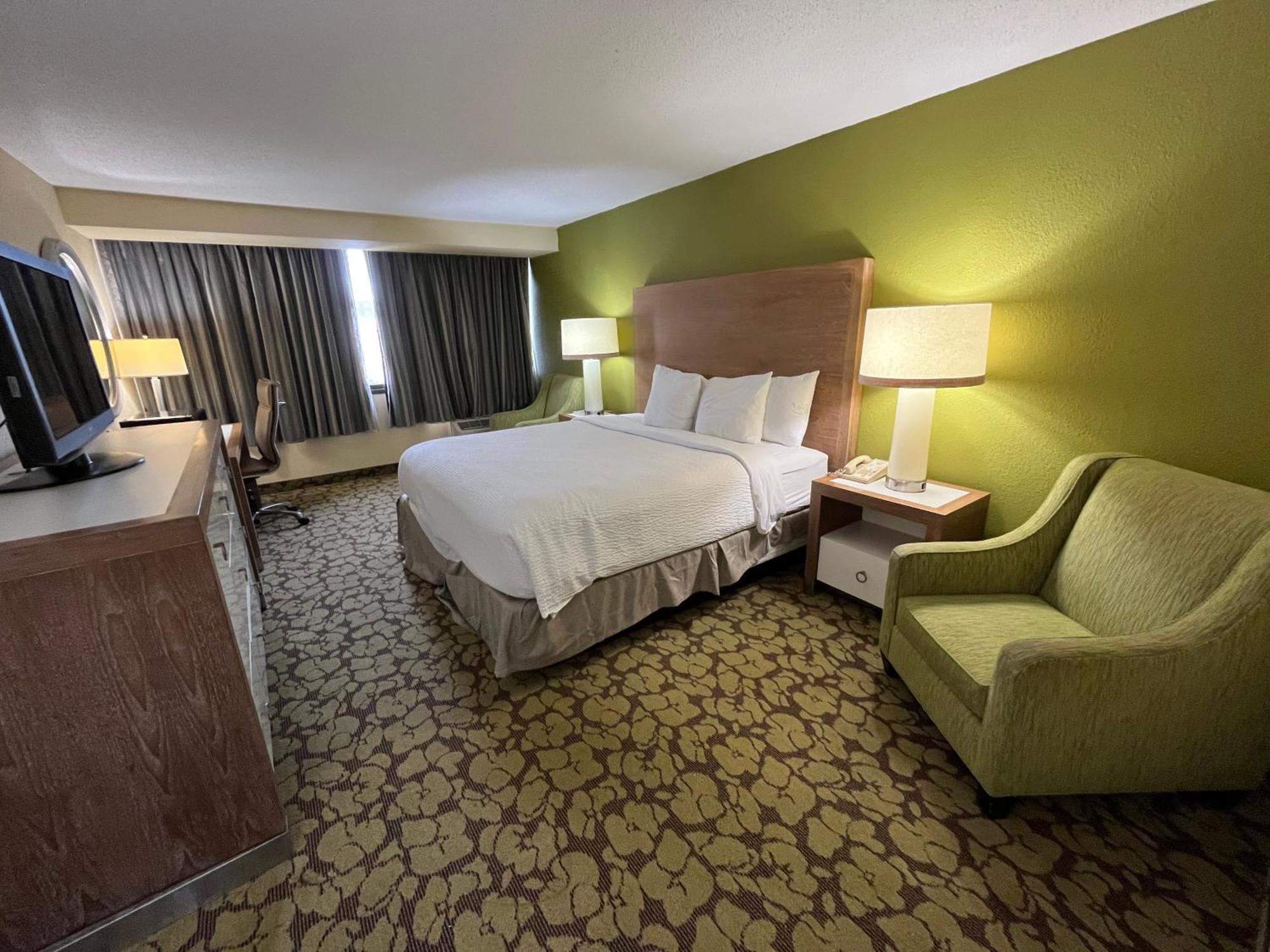 Hotel Ramada Plaza By Wyndham Charlotte South End Airport Extérieur photo