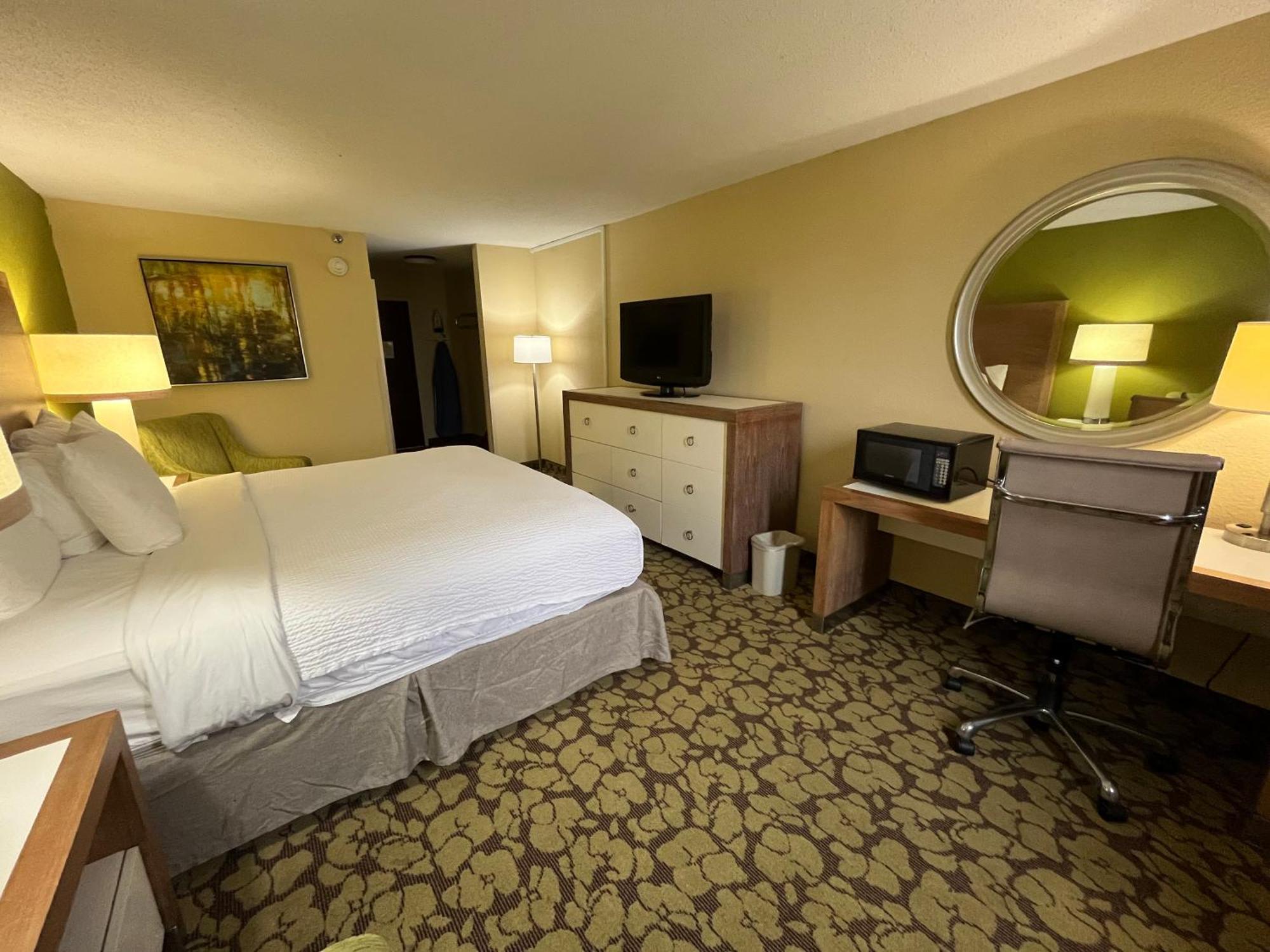Hotel Ramada Plaza By Wyndham Charlotte South End Airport Extérieur photo