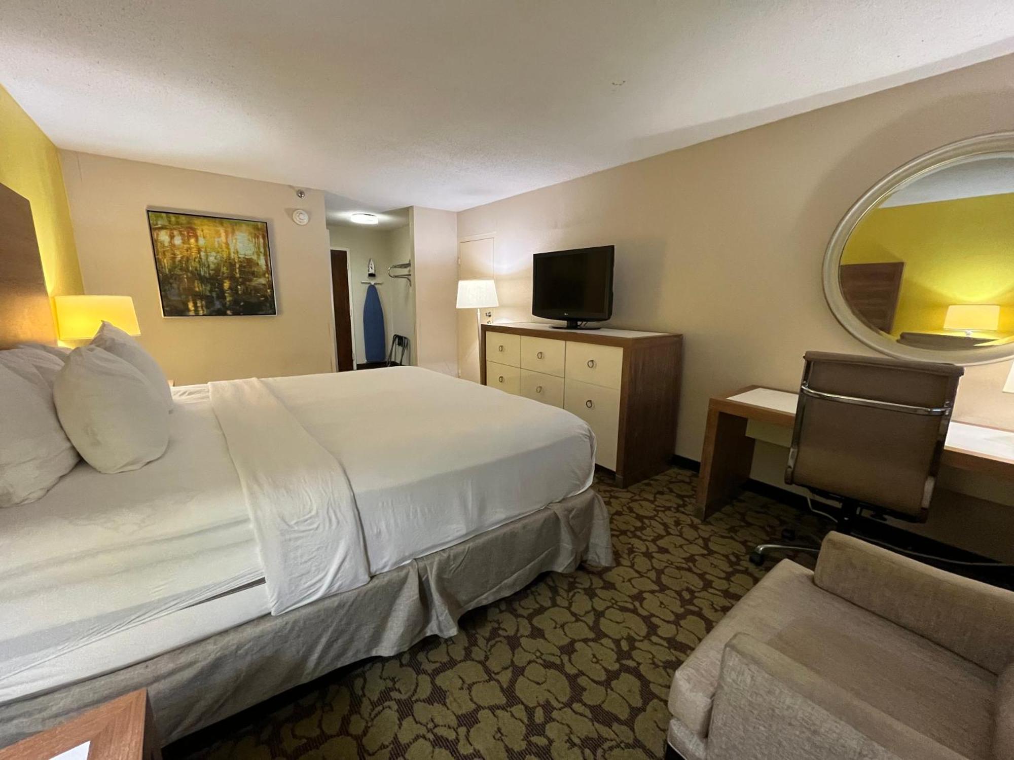 Hotel Ramada Plaza By Wyndham Charlotte South End Airport Extérieur photo