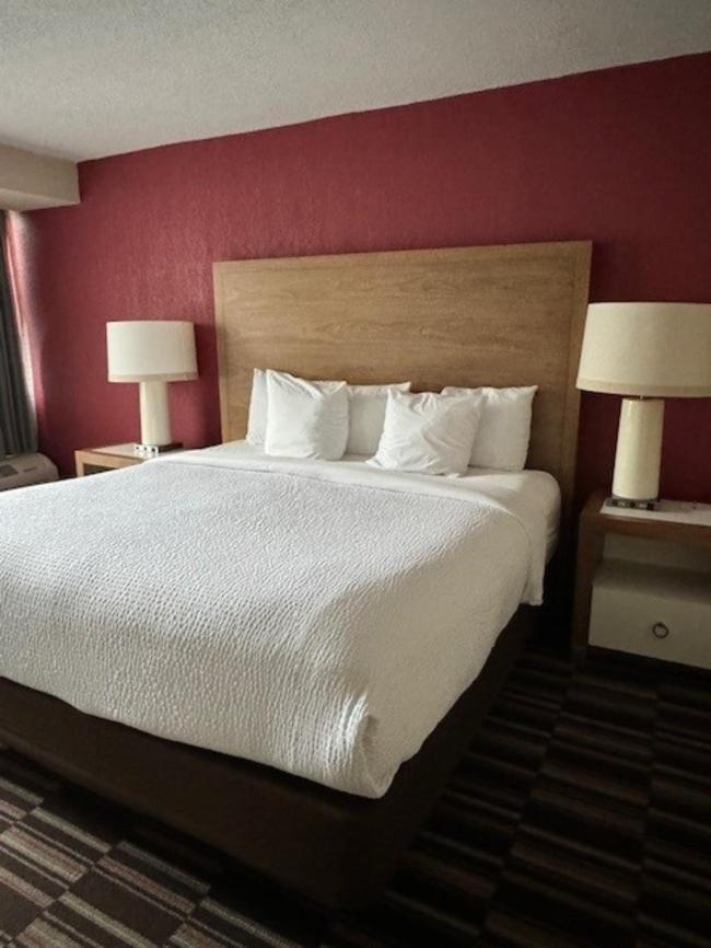 Hotel Ramada Plaza By Wyndham Charlotte South End Airport Extérieur photo