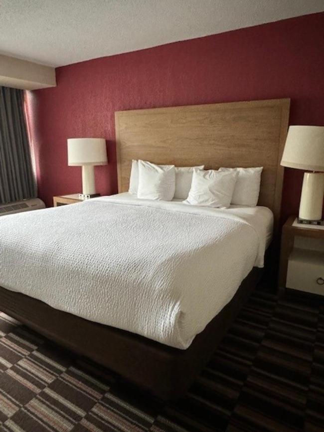 Hotel Ramada Plaza By Wyndham Charlotte South End Airport Extérieur photo