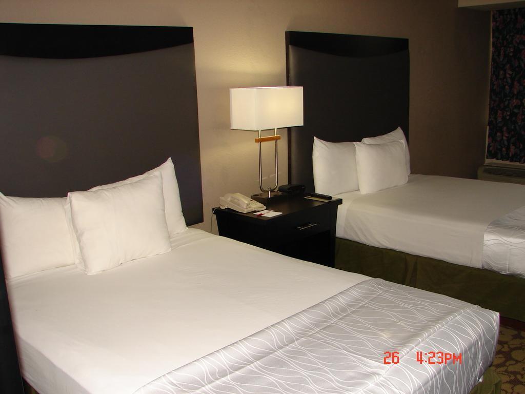 Hotel Ramada Plaza By Wyndham Charlotte South End Airport Extérieur photo